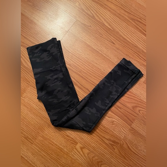 Spanx Seamless Look at Me Now Camo Leggings - Picture 5 of 5